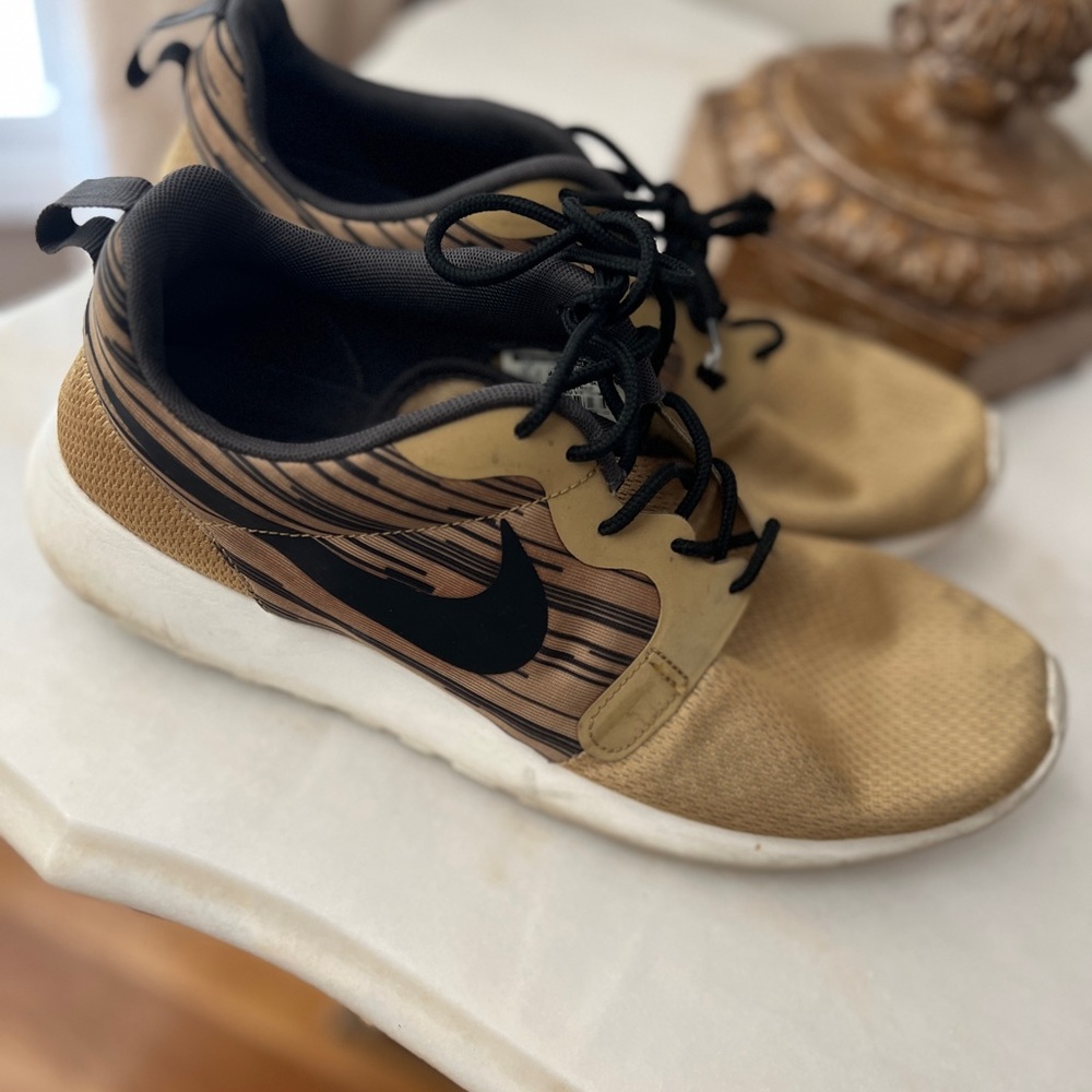 Nike Tan and Black Sneakers
